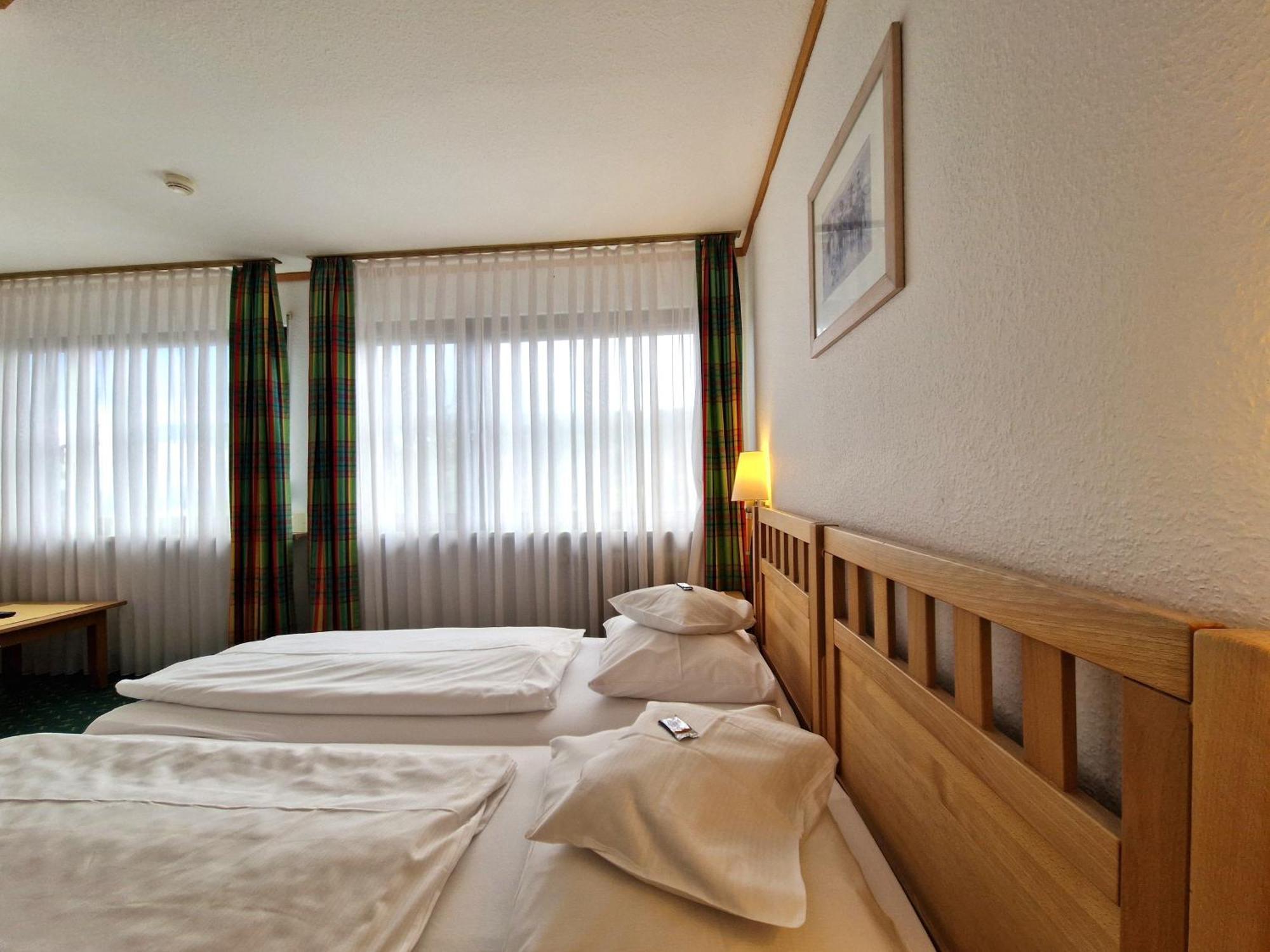 Badhotel Restaurant Stauferland Bad Boll Eksteriør bilde